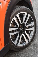 Mini Cooper 5-Door 2018 года (ZA)